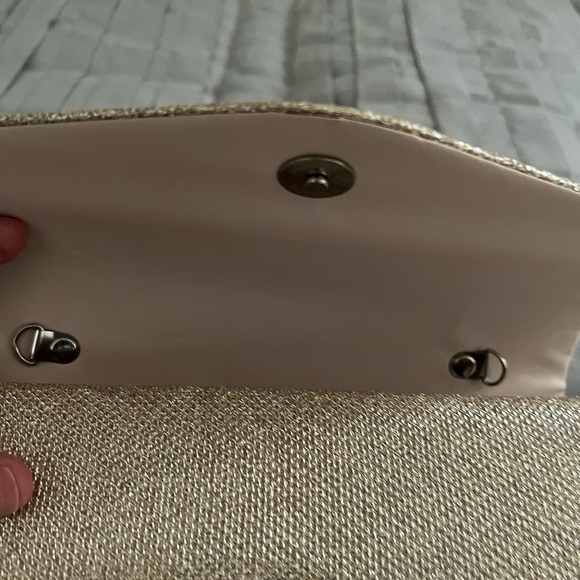 Beautiful Beaded Clutch with Gold and an additional Silver Chain. - Picture 9 of 12